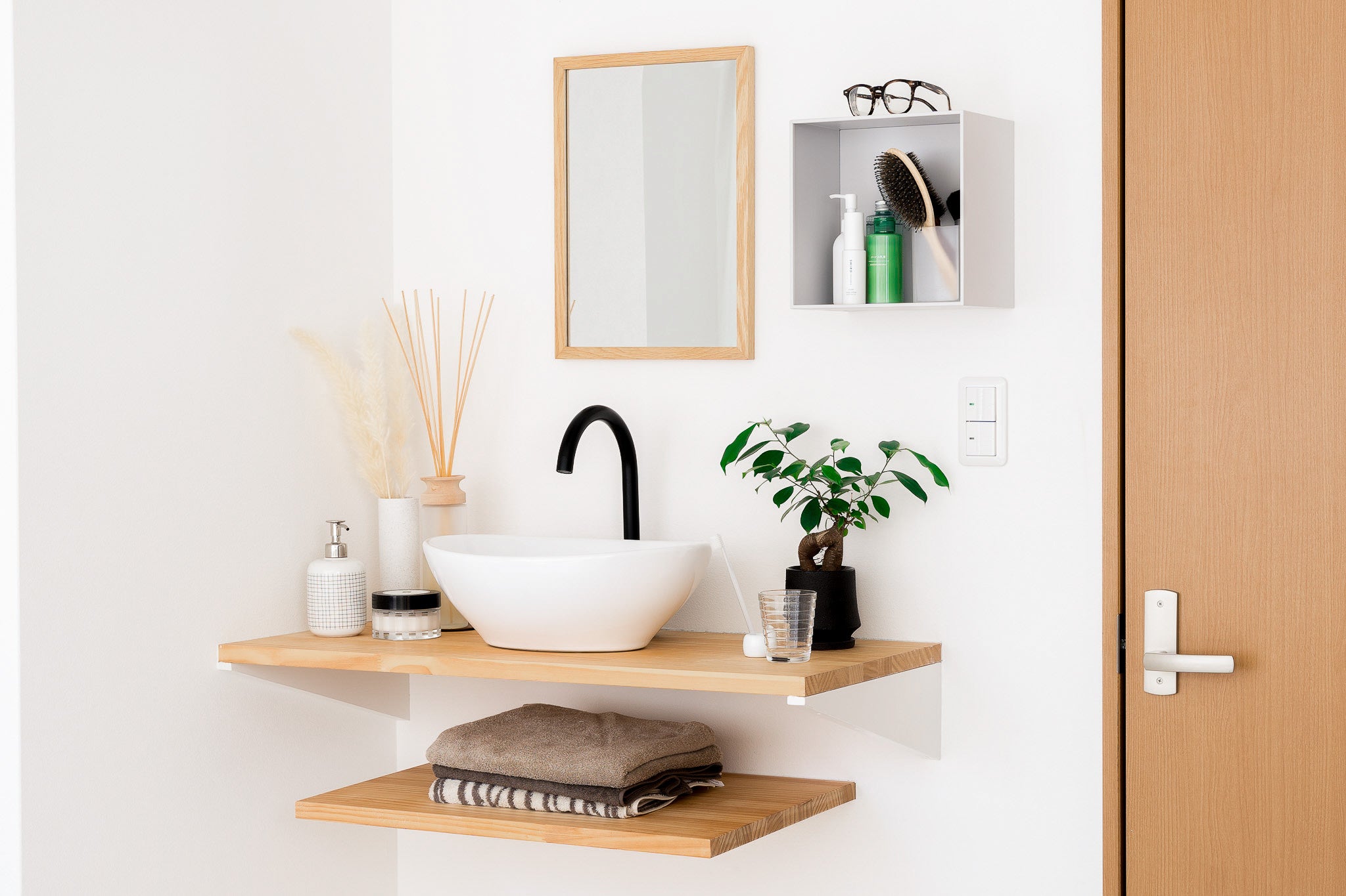 洗面スペースの空いている壁に