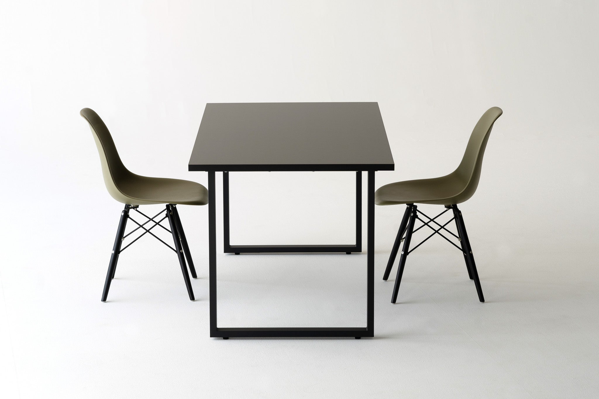 天板のメラミン柄やサイズが自由に選べるダイニングテーブル