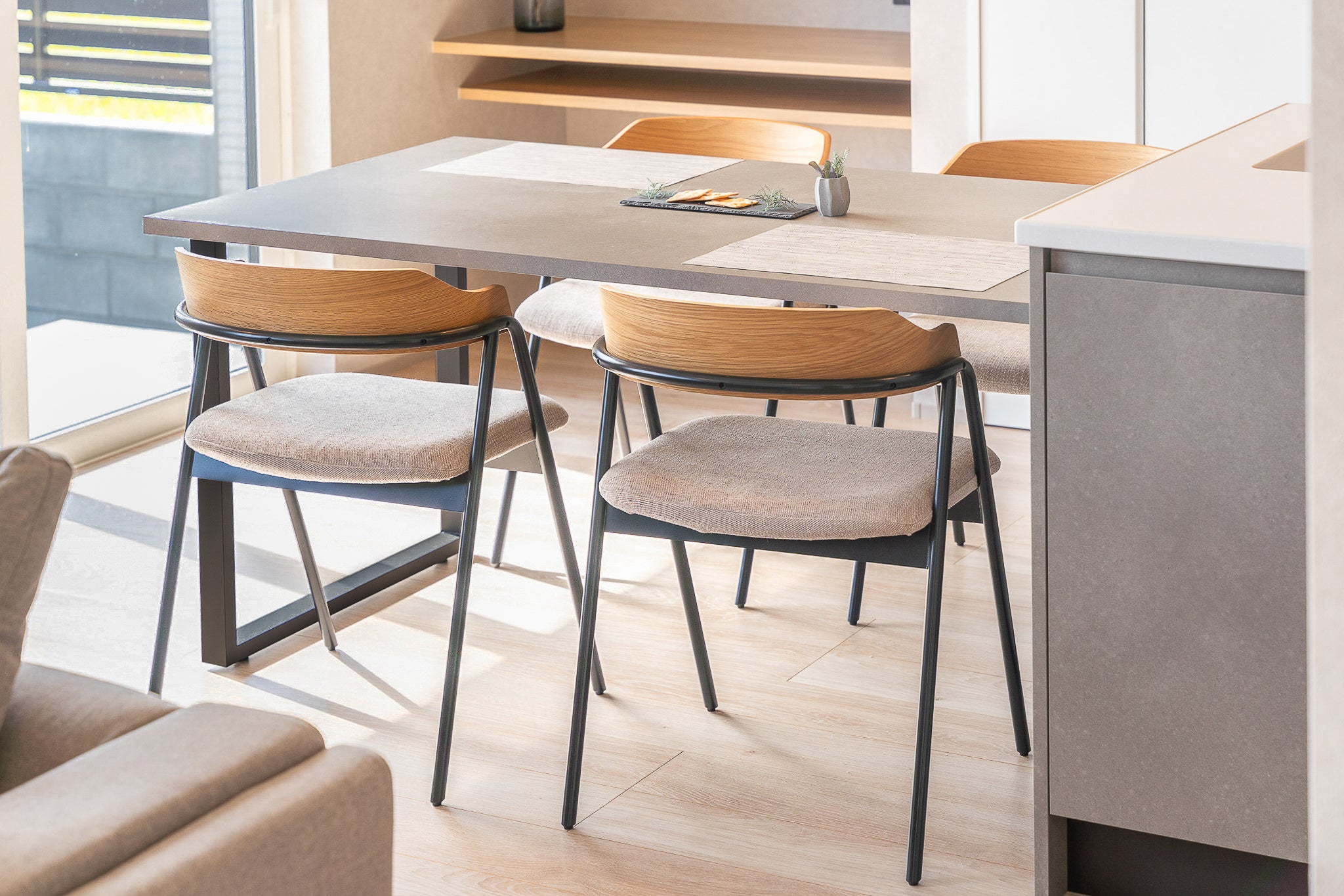 キッチンの面材と合わせた天板