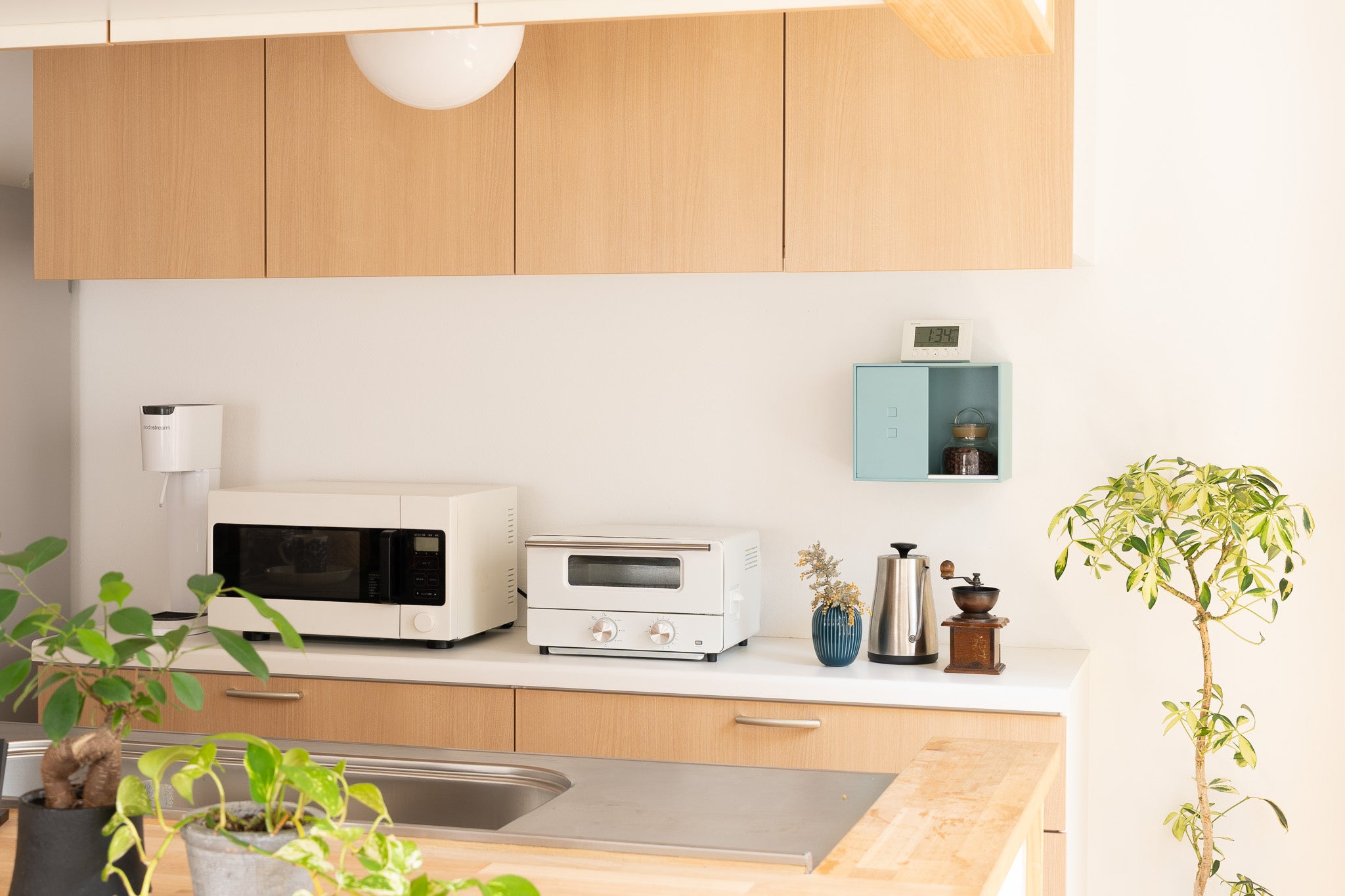 キッチン周りの空いている壁に