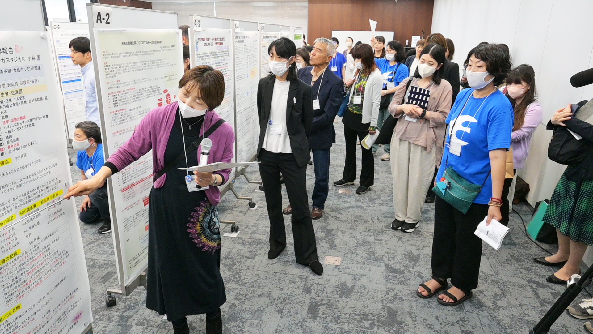 前回研究総会におけるヨーガ療法士による症例報告を熱心に聞く参加者