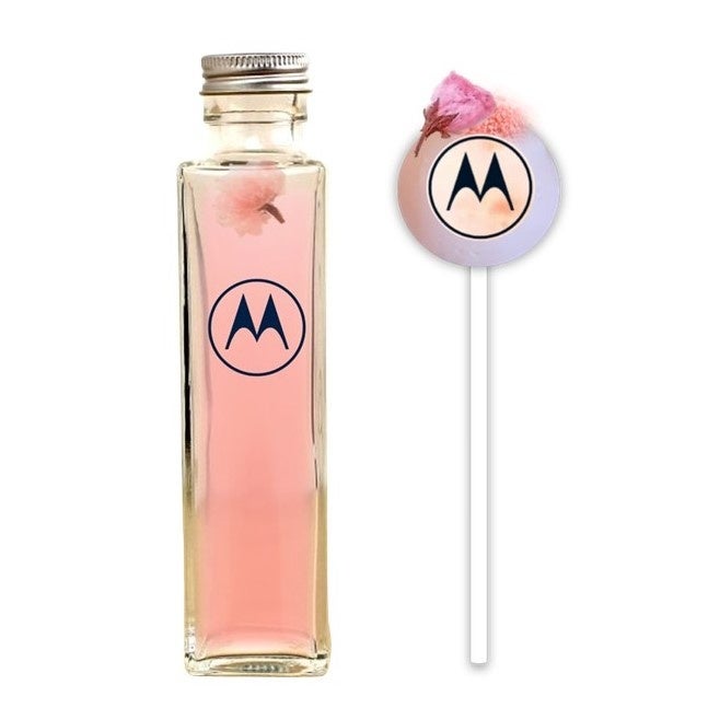 来場者へ配布する “Sakuraモクテル” ” Sakuraチーズケーキポップ“