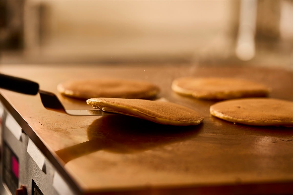 こだわりの銅板で丁寧に焼き上げる