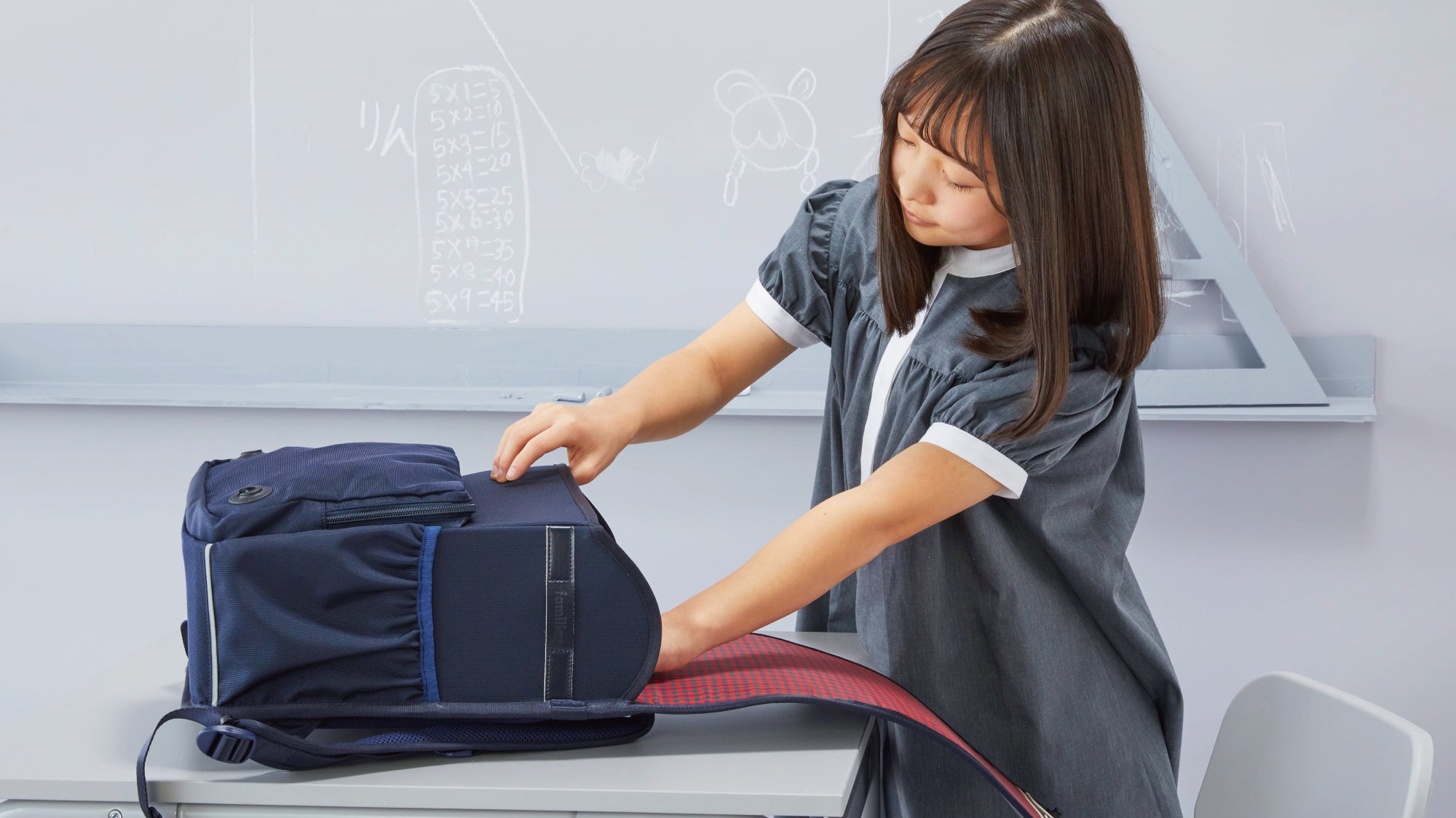 限定デザイン ネイビー×赤系ファミリアチェック