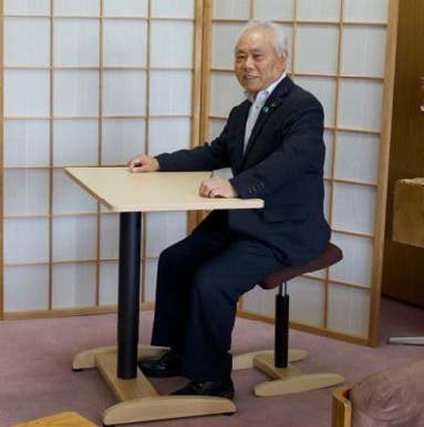 腰痛対策椅子と昇降デスク」を美濃市へ寄贈 | バランスラボ株式