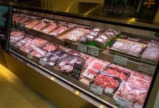 「三代目下村牛」精肉コーナー