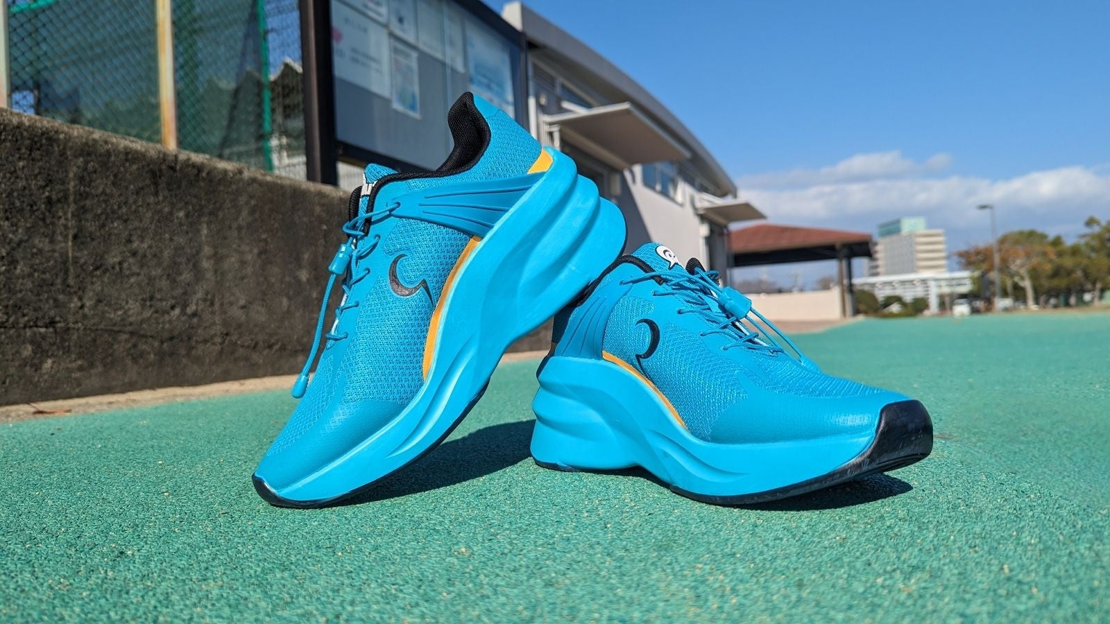 脚ではなくお尻に意識を向ける」新次元のランニングシューズ「GLUTE