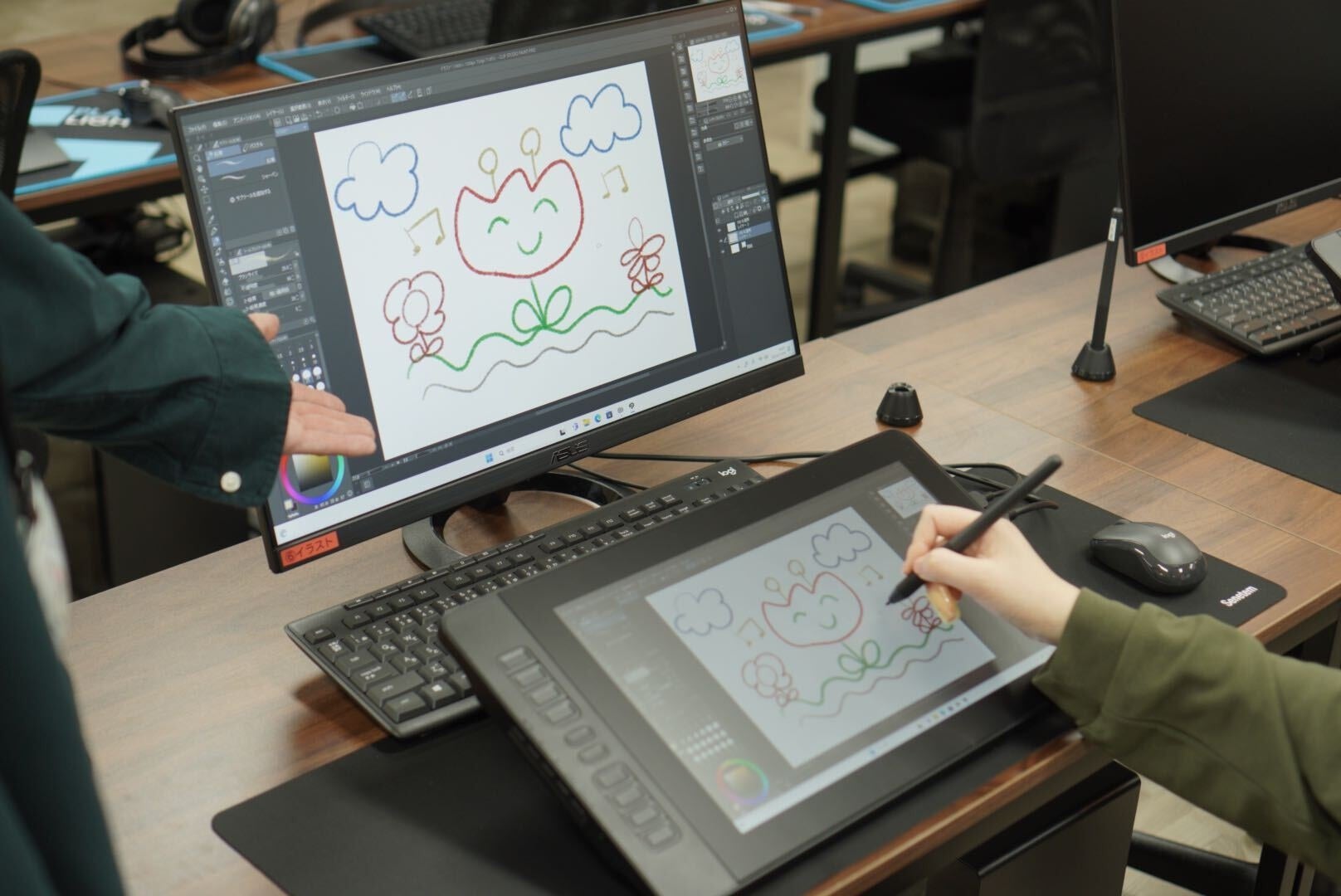 イラスト作成は液タブ、板タブがあります