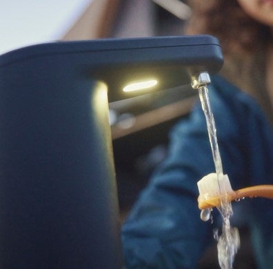 夜間使用に適した低照度のLEDライト付き