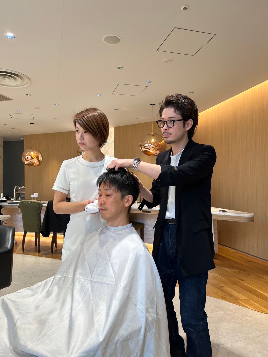 ヘアとフェイシャルの同時施術で「倍速美容」