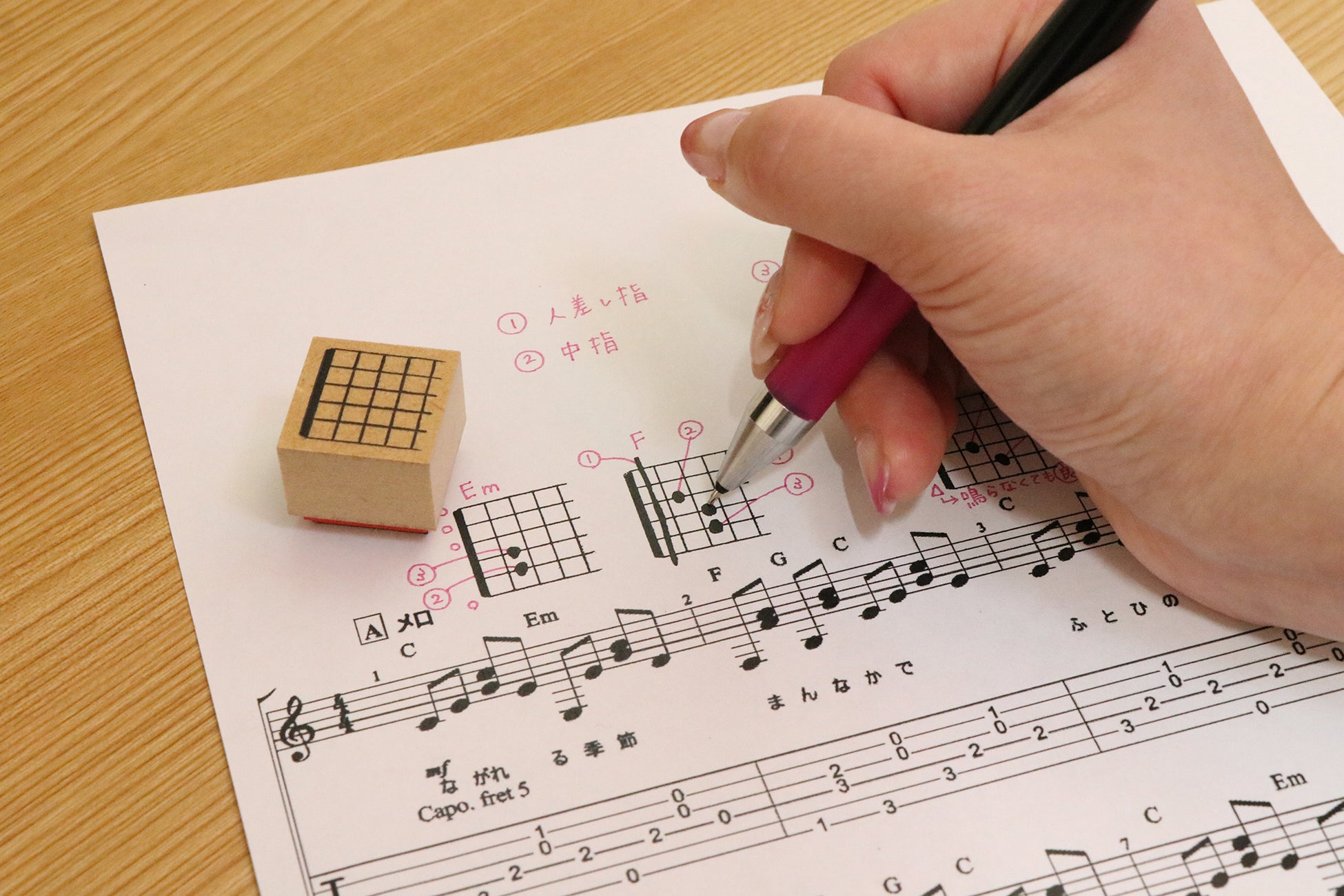 ミュージシャンの必需品 コード譜やtab譜 運指図がポンと押せるはんこ 音楽ずかん 楽器練習スタンプ 株式会社岡田商会のプレスリリース ミュージシャンの必需品 コード譜やtab譜 運指図がポンと押せるはんこ 音楽ずかん 楽器練習スタンプ 株式会社岡田商会のプレスリリース