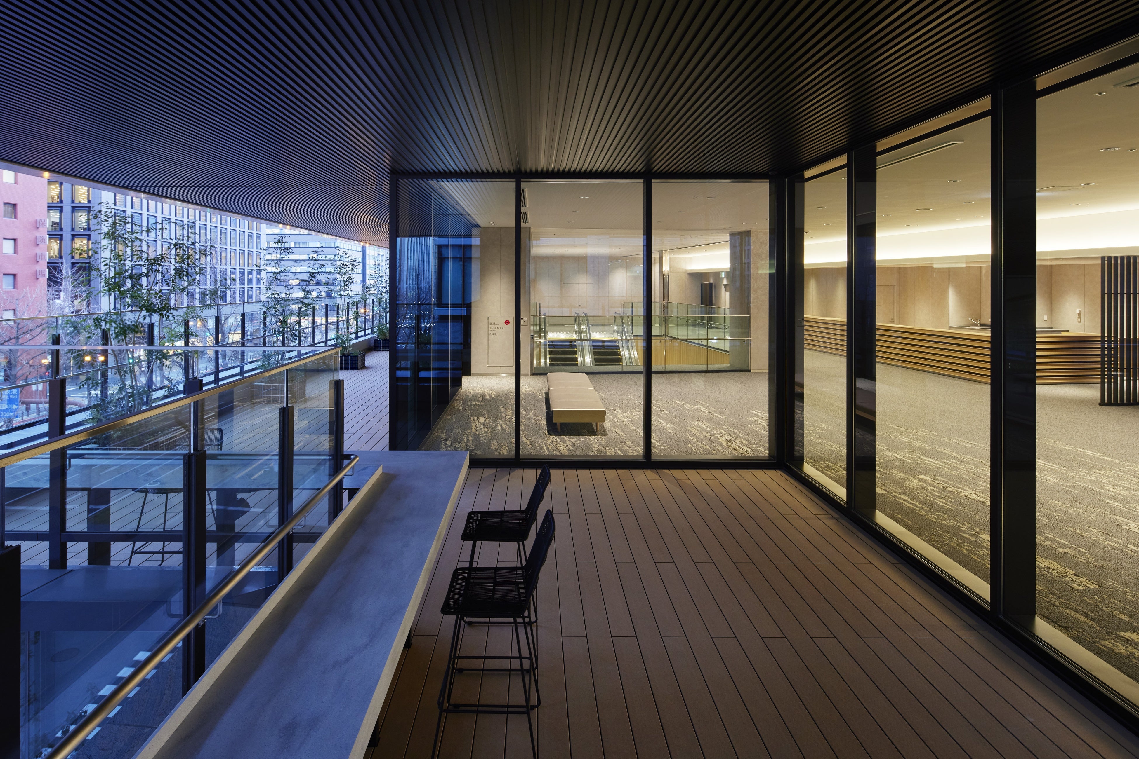 3階 ホワイエ・テラス