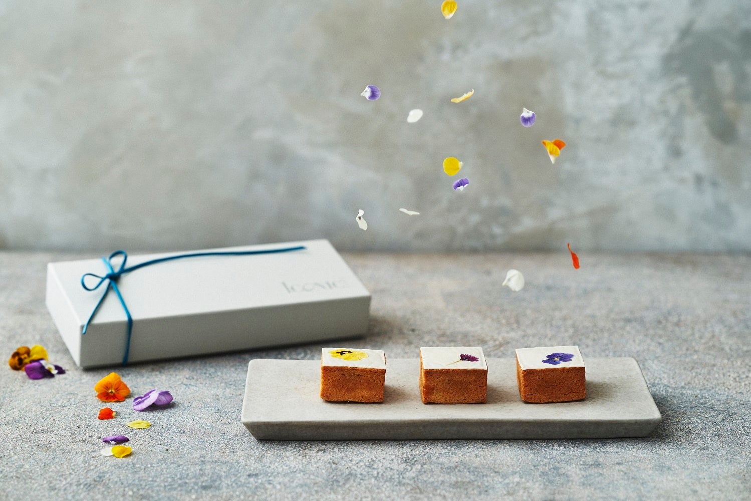 一つ一つ手作りのキューブケーキ