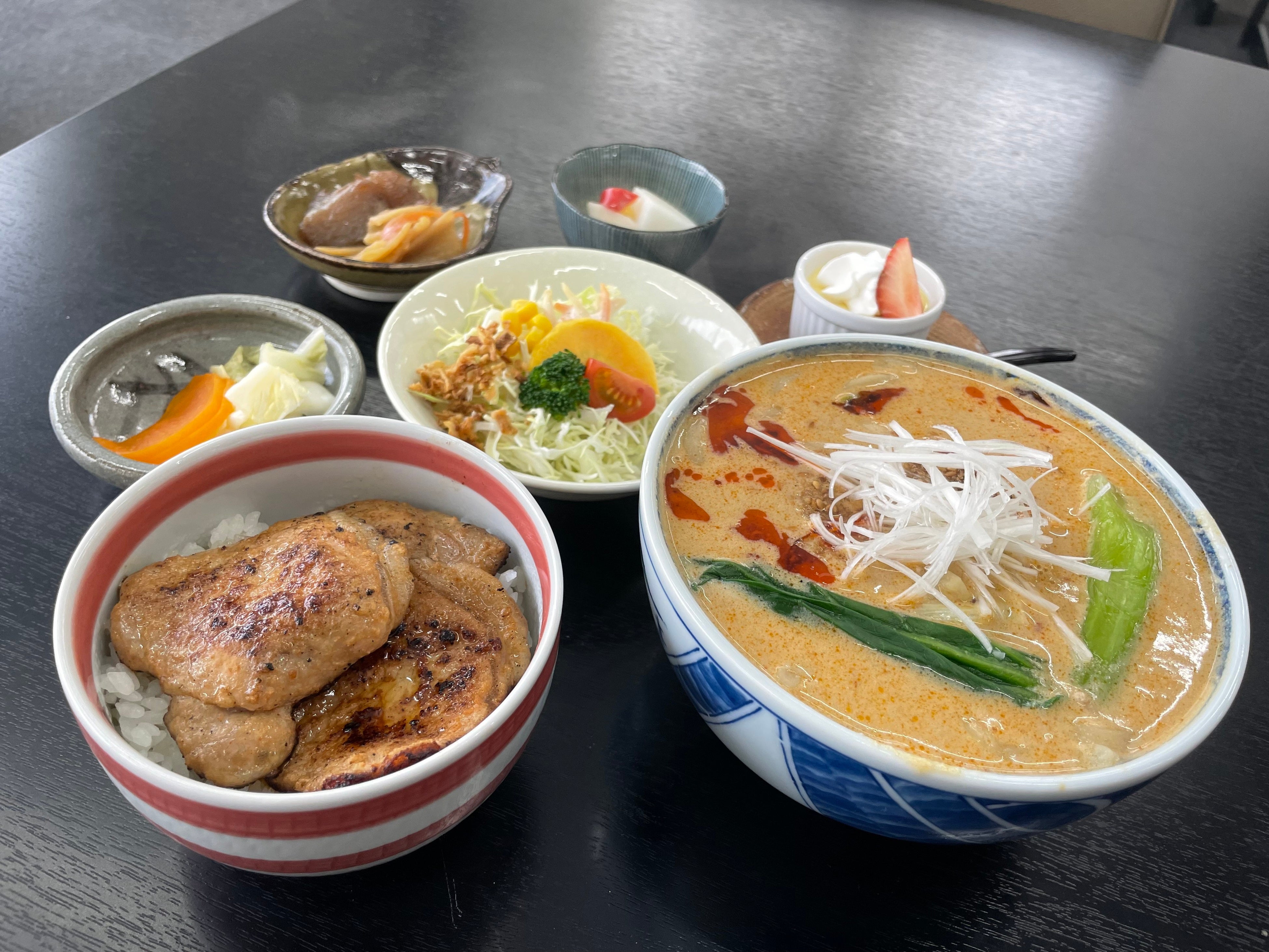 坦々うどんセット