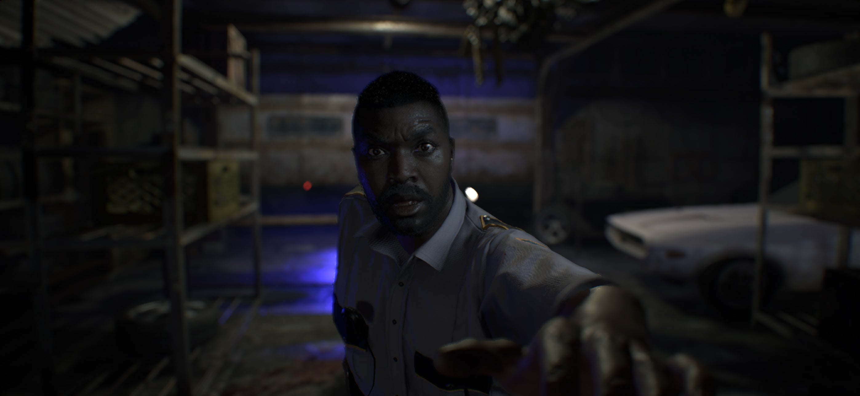 邸を訪ねてきた警官。救いを求めることはできないだろうか？