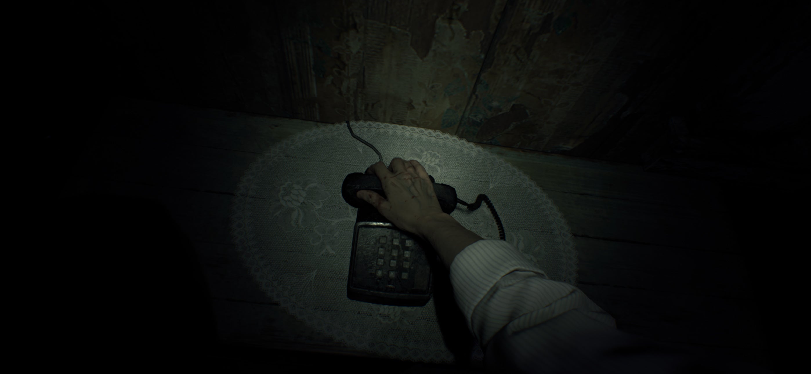 古びた電話。鳴る音1つにも“恐怖”を覚えることだろう