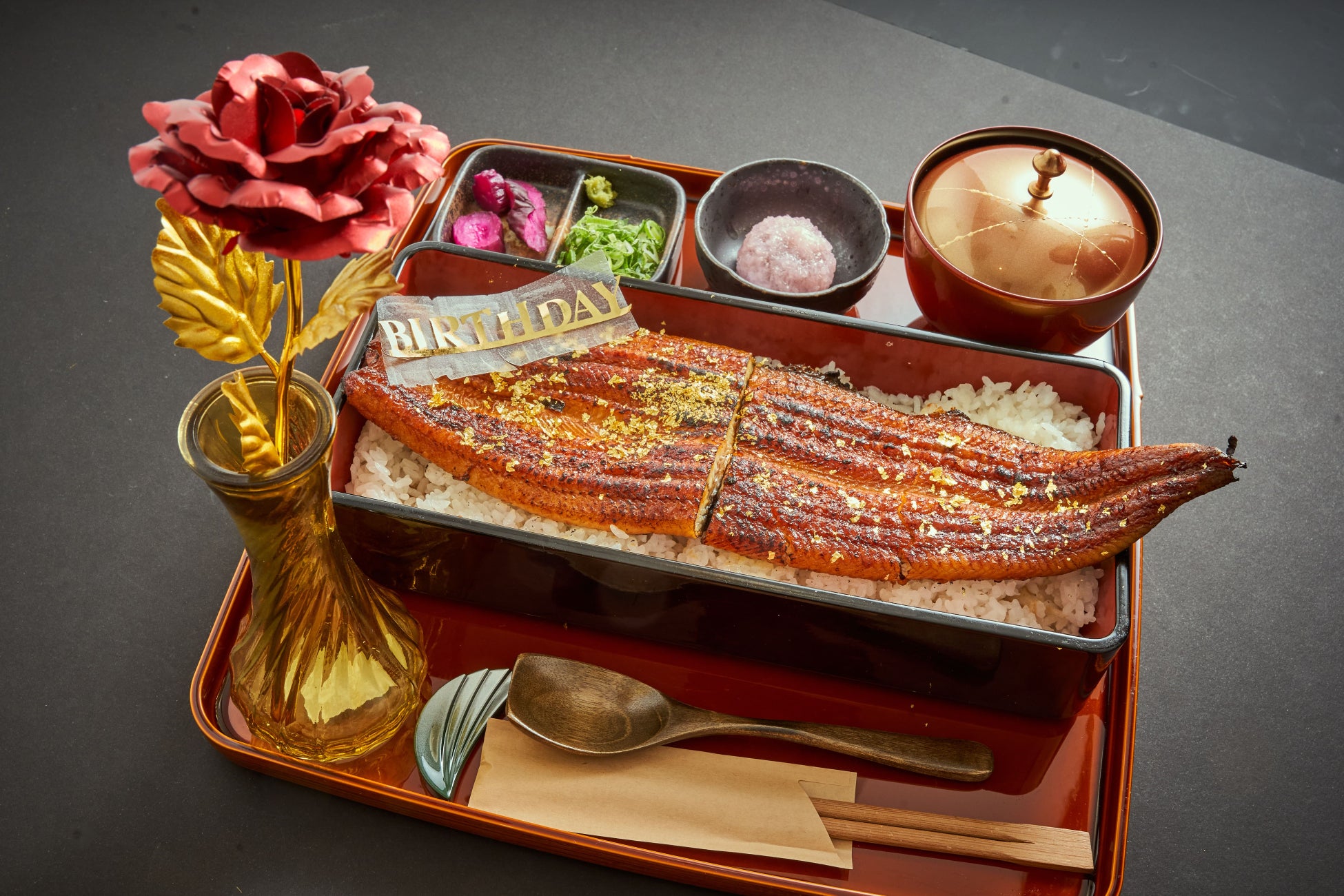 初月、誕生日祝いのご利用で10回以上のご注文があった「希々花バースデイ重」