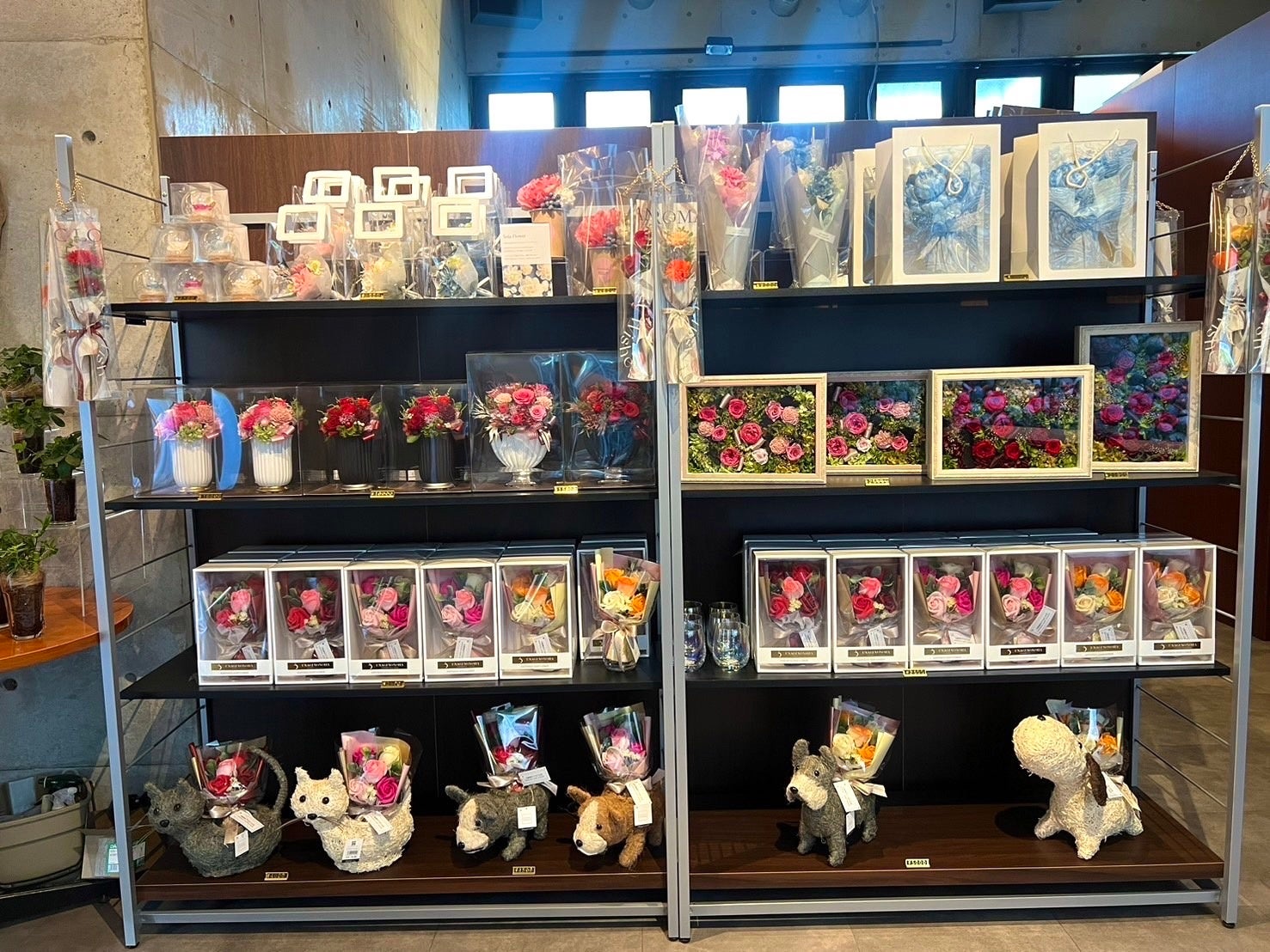 【お祝いにピッタリ！フラワーギフトの店内販売】