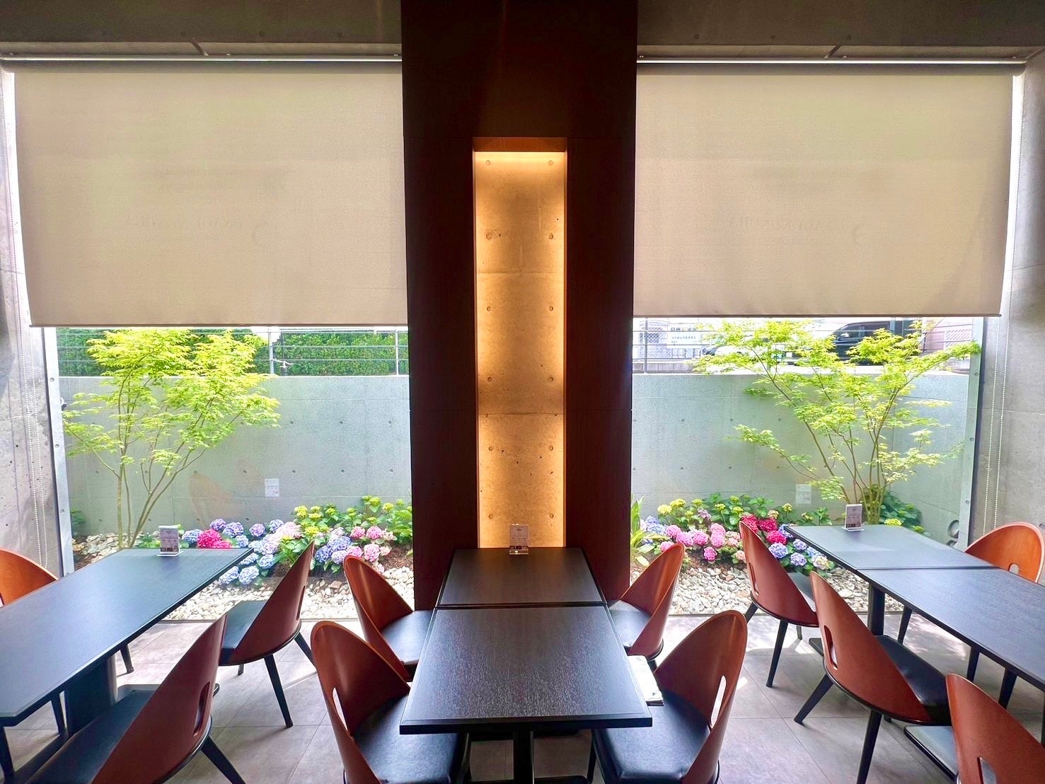 【紫陽花庭園を楽しめるテーブル席】