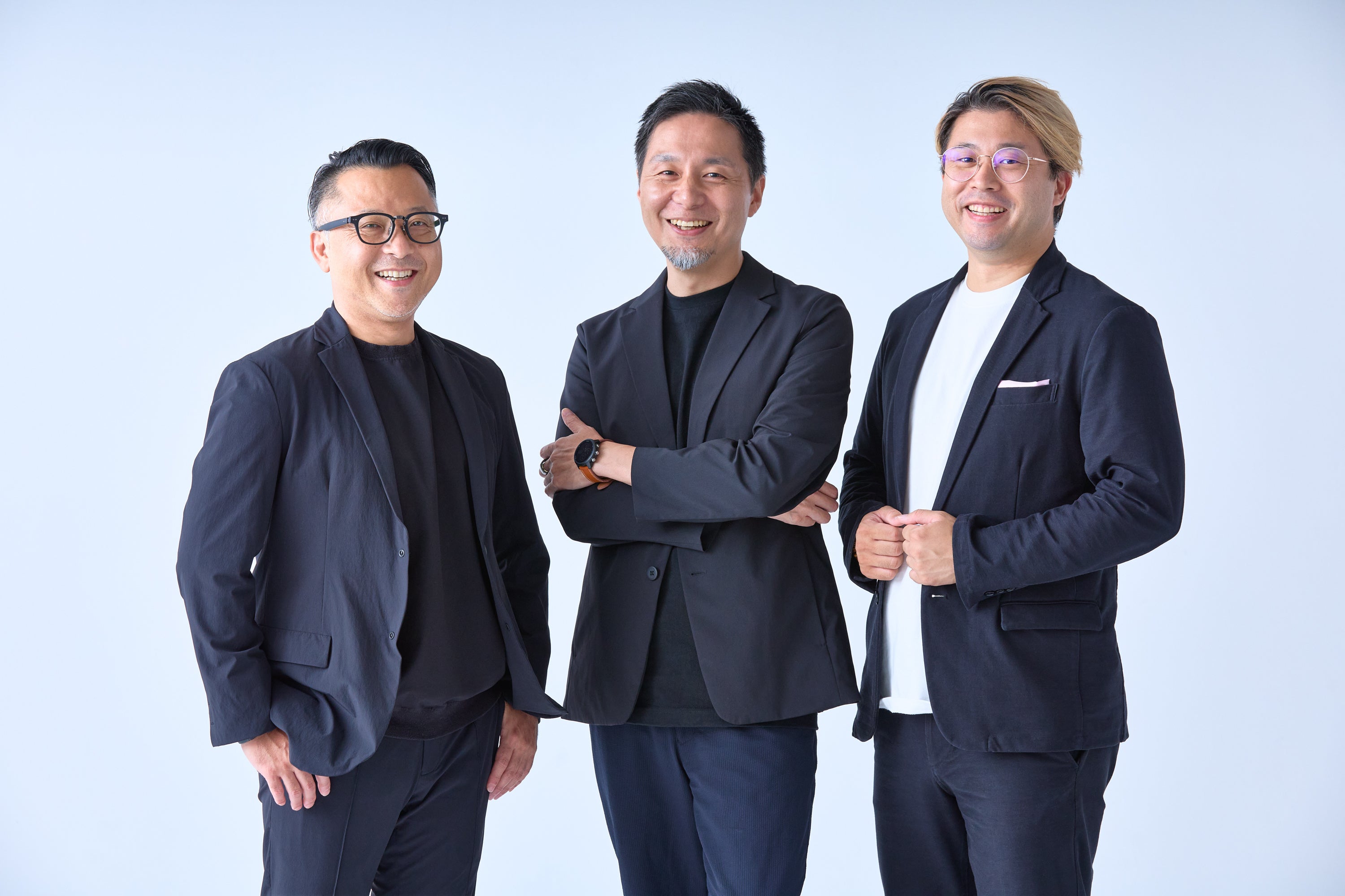 （左）根本隆之　代表取締役　（中央）CKIO　藤村昌平　（右）取締役CSMO　荒井 宏之