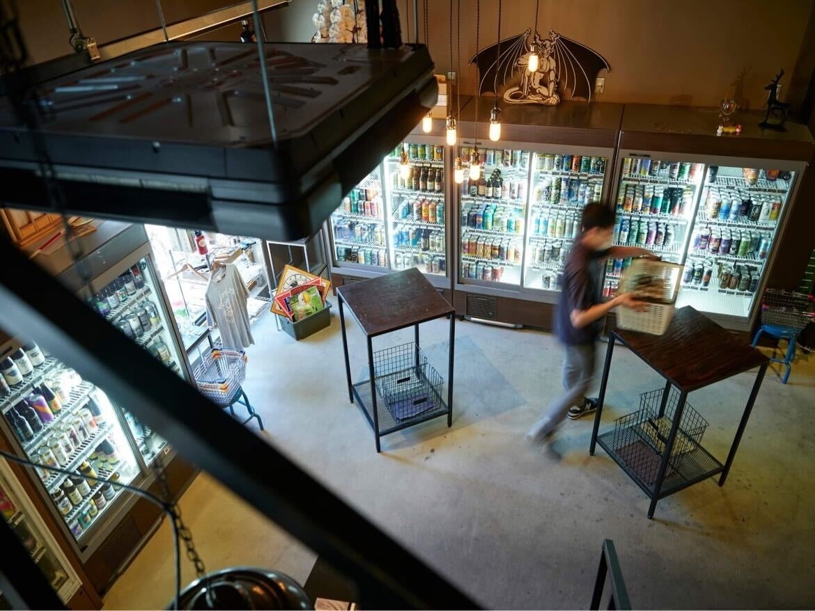 CRAFT BEER BASE MOTHER TREE店内風景