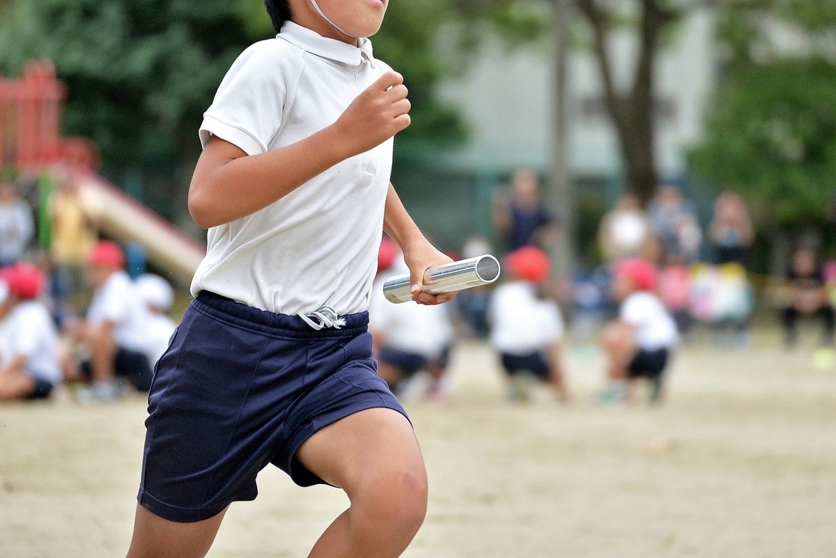 運動会 小学校 小学校の運動会「半日開催」に保護者は賛成?反対?「親と弁当タイムがない」「騎馬戦がない」昔と今の”運動会の違い”を調査 |  株式会社しんげんのプレスリリース