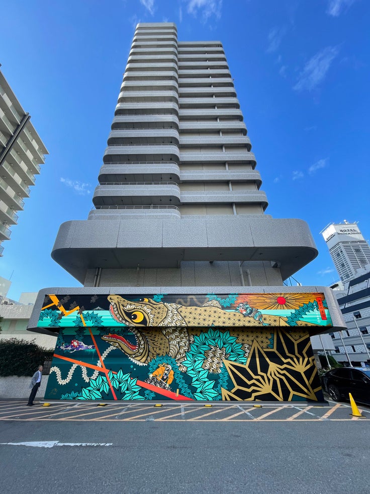 大阪・関西万博の大型壁画『希望の系譜』が十三(プラザオーサカ ...