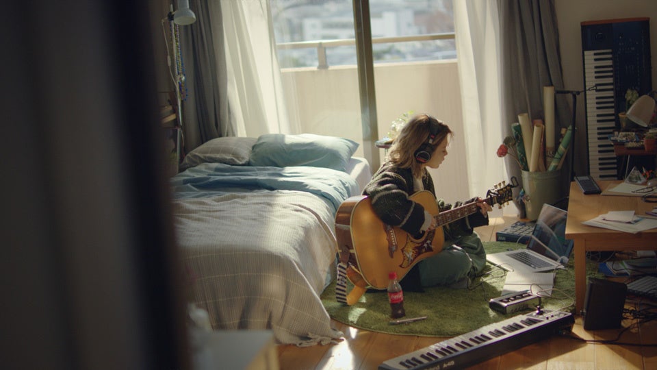 ロザリーナ、「コカ・コーラ」おみくじ付き 福ボトルキャンペーン新CM