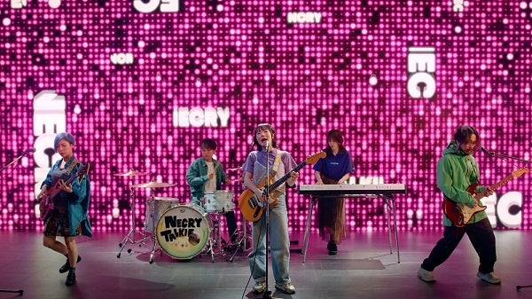 「ランバダ・ワンダラン」MVからのシーン①