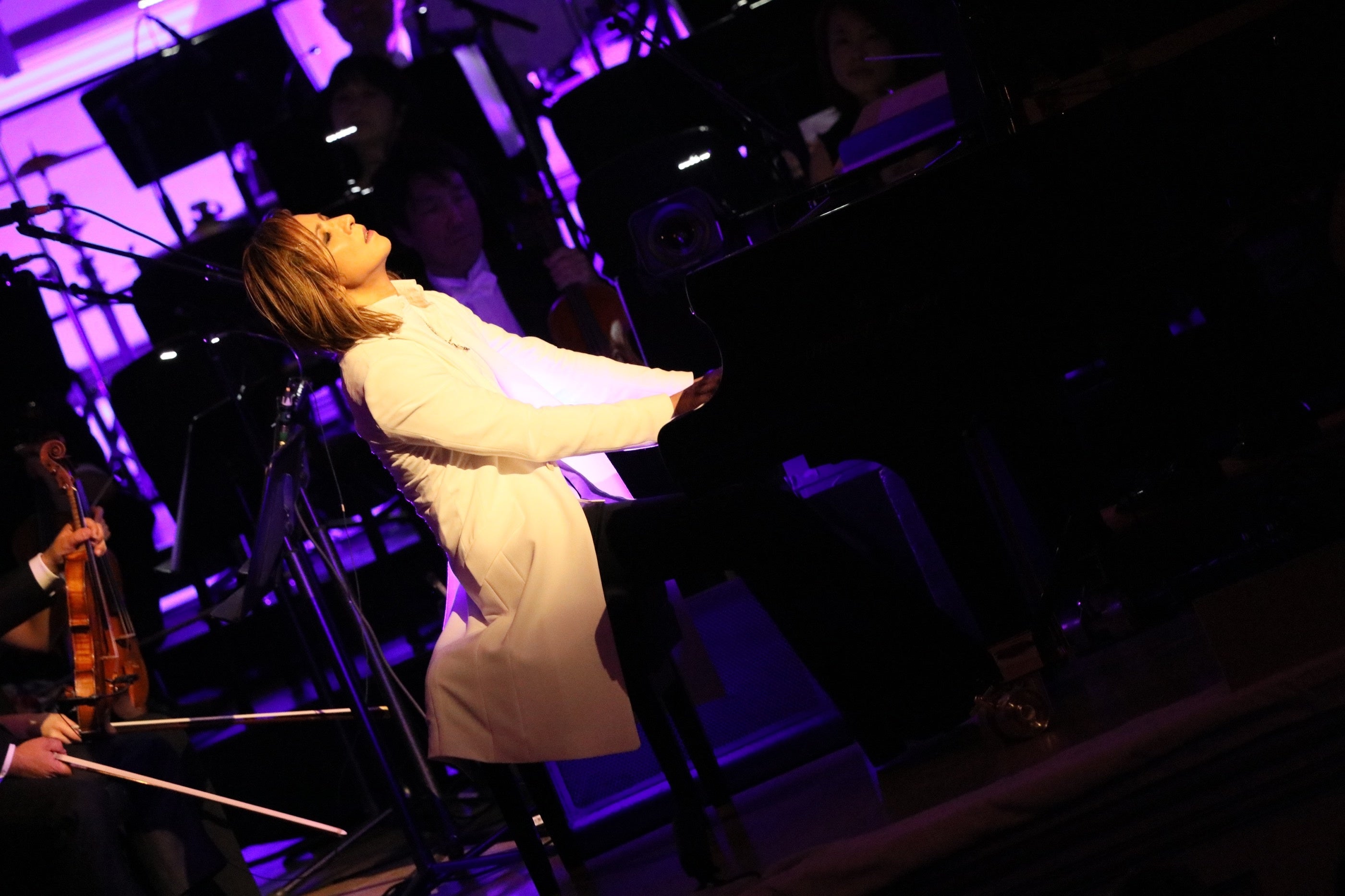ピアノ演奏とオーケストラで繰り広げる「YOSHIKI CLASSICAL」が