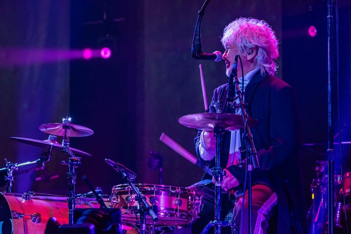 玉置浩二、最新ソロツアーの最終公演をWOWOWで独占放送・配信! 玉置浩二、最新ソロツアーの最終公演をWOWOWで独占放送・配信!