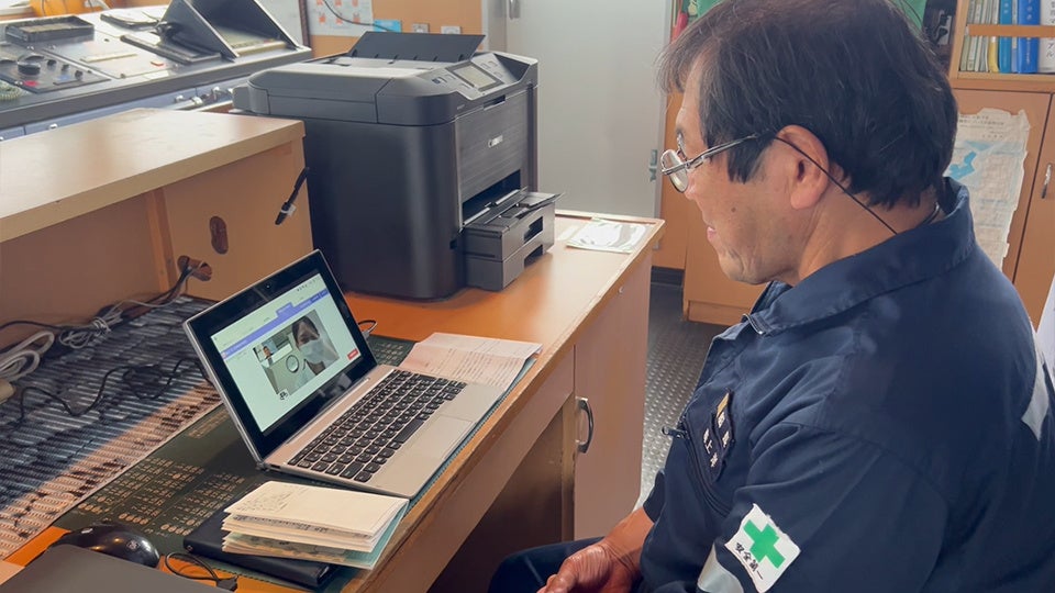 内航船上でのオンライン服薬指導の様子