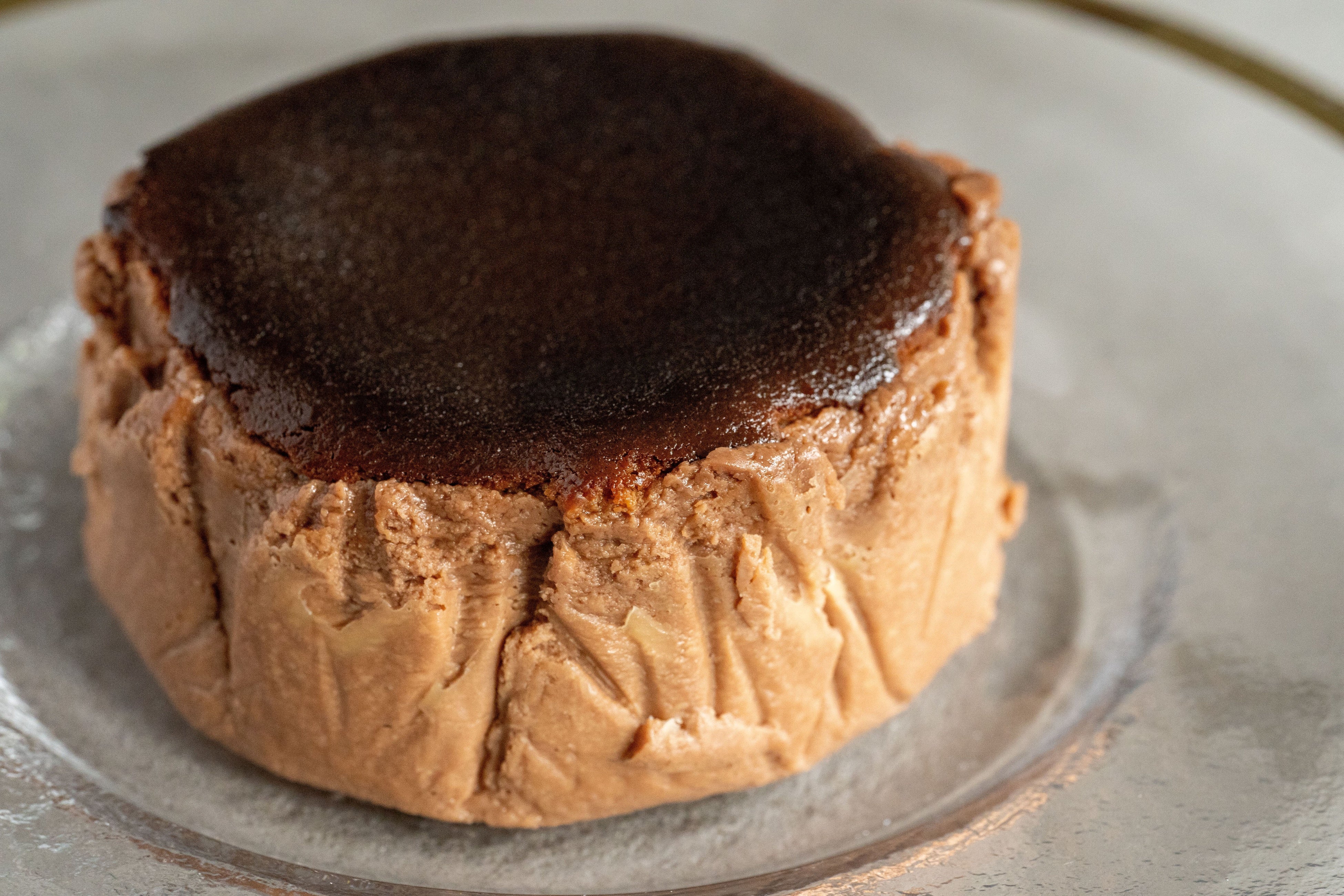 2024年2月の新商品「とろ生チョコバスクチーズケーキ」