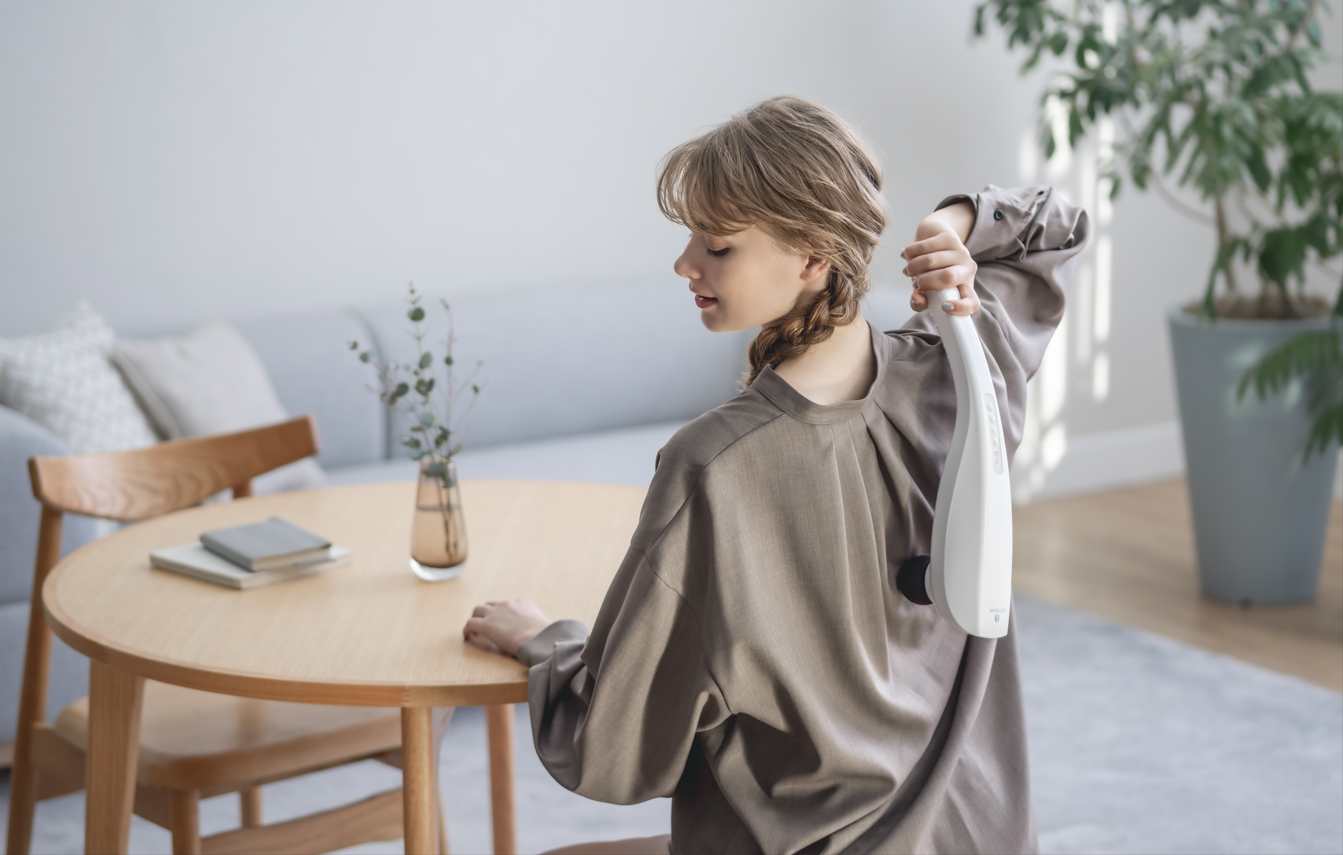 軽量コードレスで肩甲骨まで届くマッサージを ドクターエア【3D