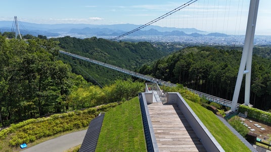“絶景と発散。”の三島スカイウォークに絶景施設が新登場!360°パノラマビューのカフェや、空へ踏み出すような展望デッキなどが7月15日(水)にオープン “絶景と発散。”の三島スカイウォークに絶景施設が新登場!360°パノラマビューのカフェや、空へ踏み出すような展望デッキなどが7月15日(水)にオープン