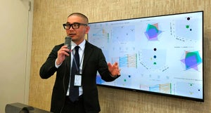 機能解説を行う吉岡マーケティングマネージャー