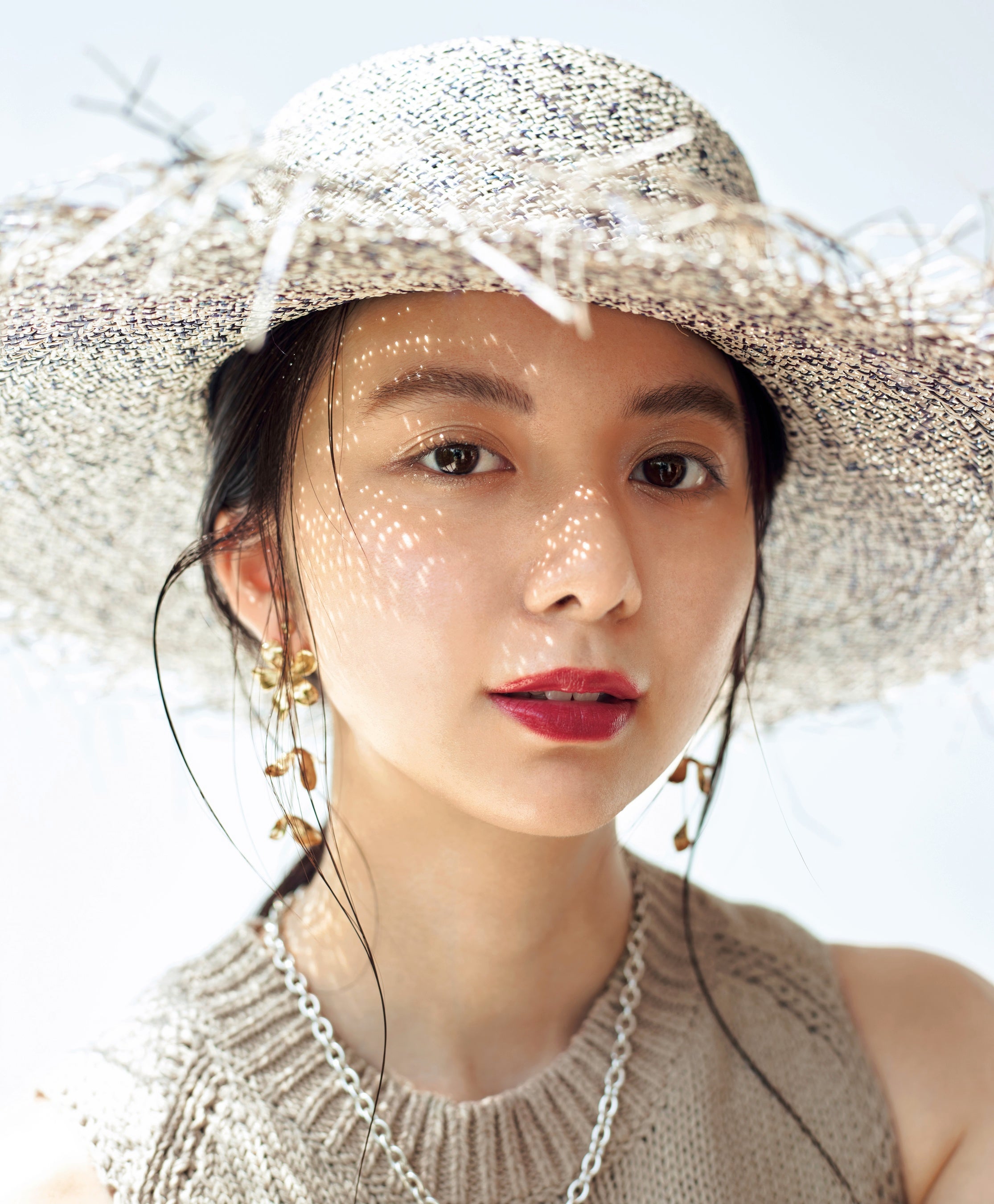 上白石萌歌さん。主役級赤リップでドラマティックな仕上がりに