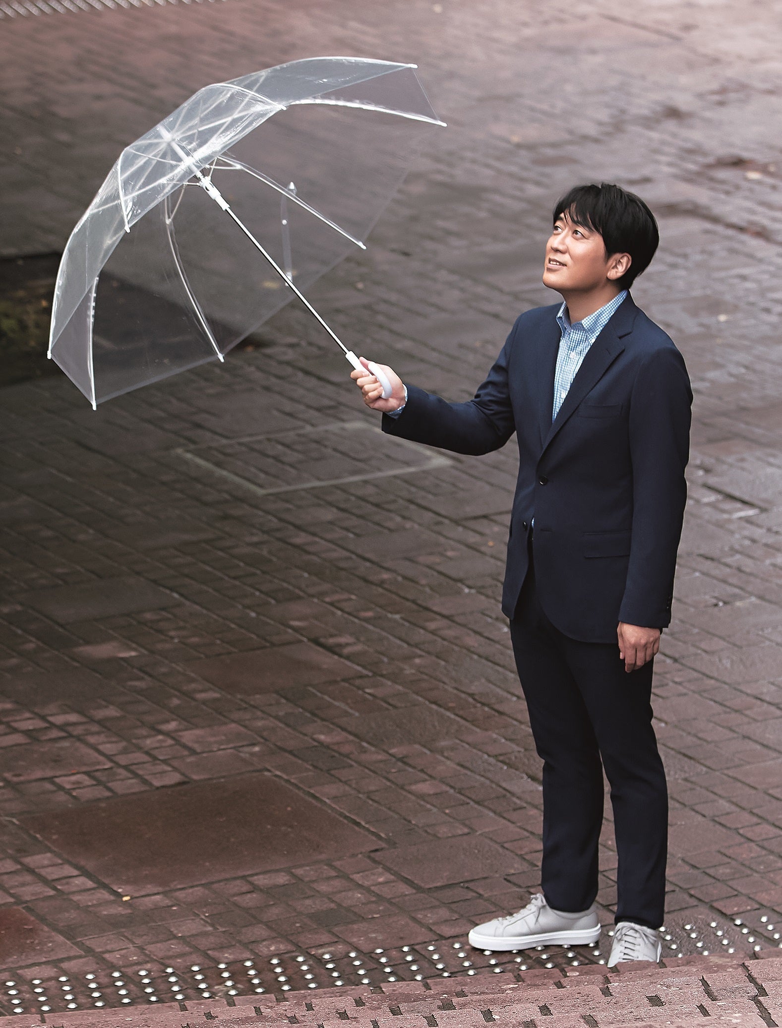 昨年10月から司会を務める朝の情報番組『THE TIME,』（TBS）の収録の合間を縫っての撮影。この日も深夜2時起き