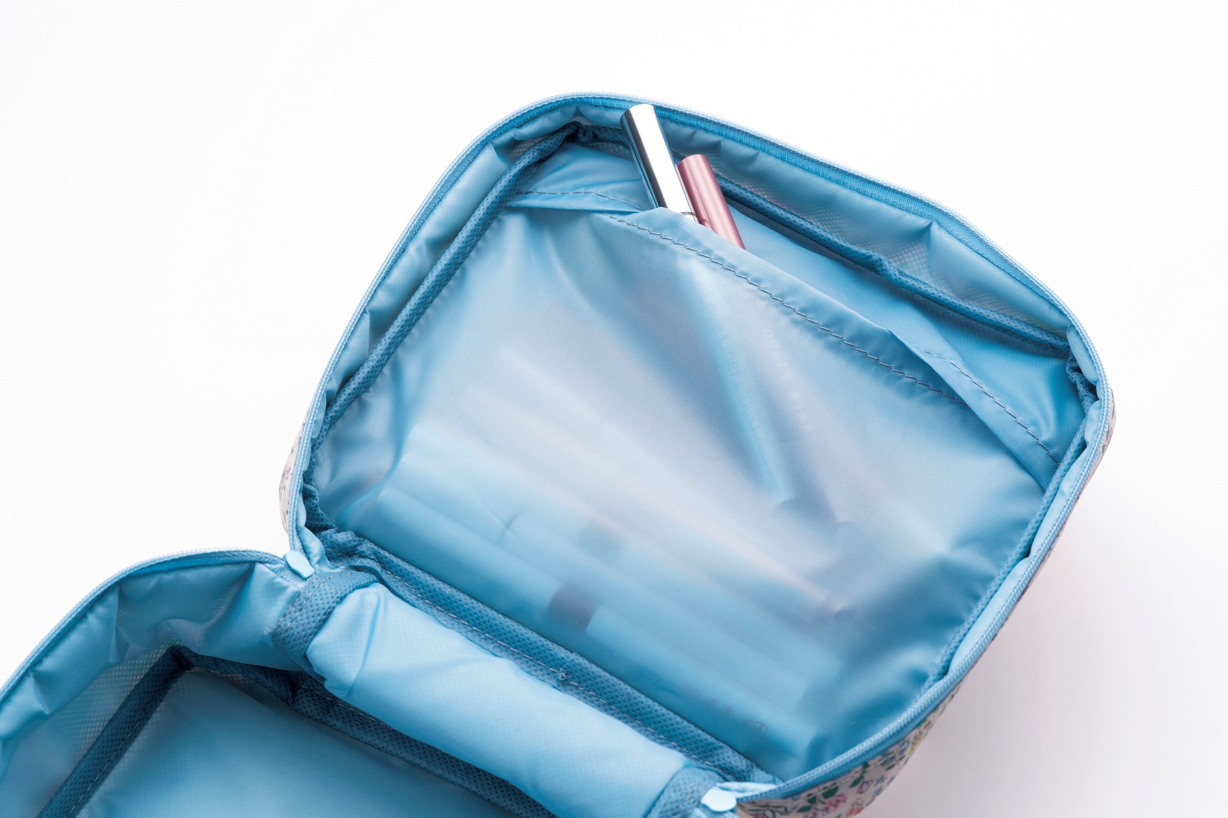 人気美容家・石井美保さん監修！ 『美的』5月号は大小ポーチ2点