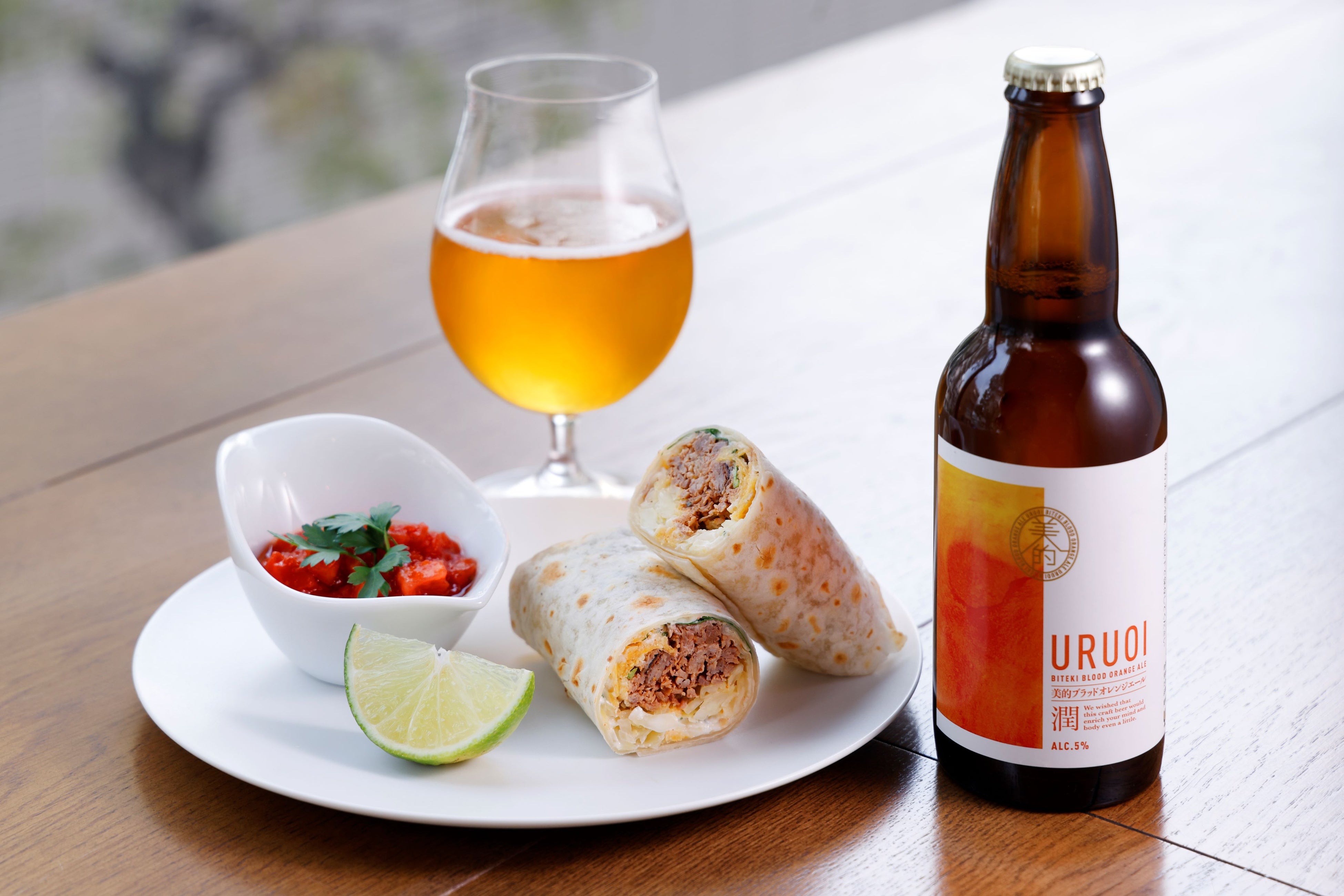BITEKI BLOOD ORANGE ALE URUOIに合うオススメメニュー。 サルサソースを添えたプルドポークブリトー（「Contempus」にて提供）