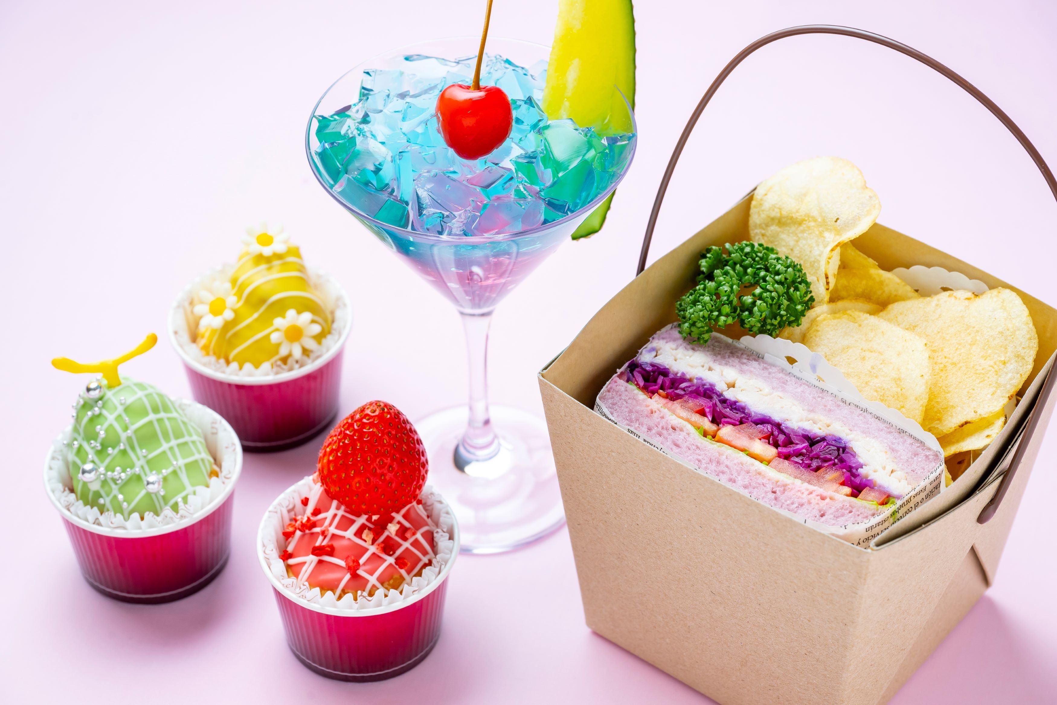 画像は昨年のコラボフード。軽食からデザートまで、バラエティ豊かなラインナップ