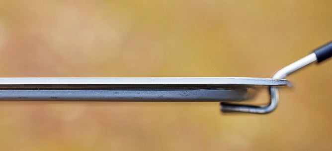 鉄板の厚さは3mm、重さは約515g