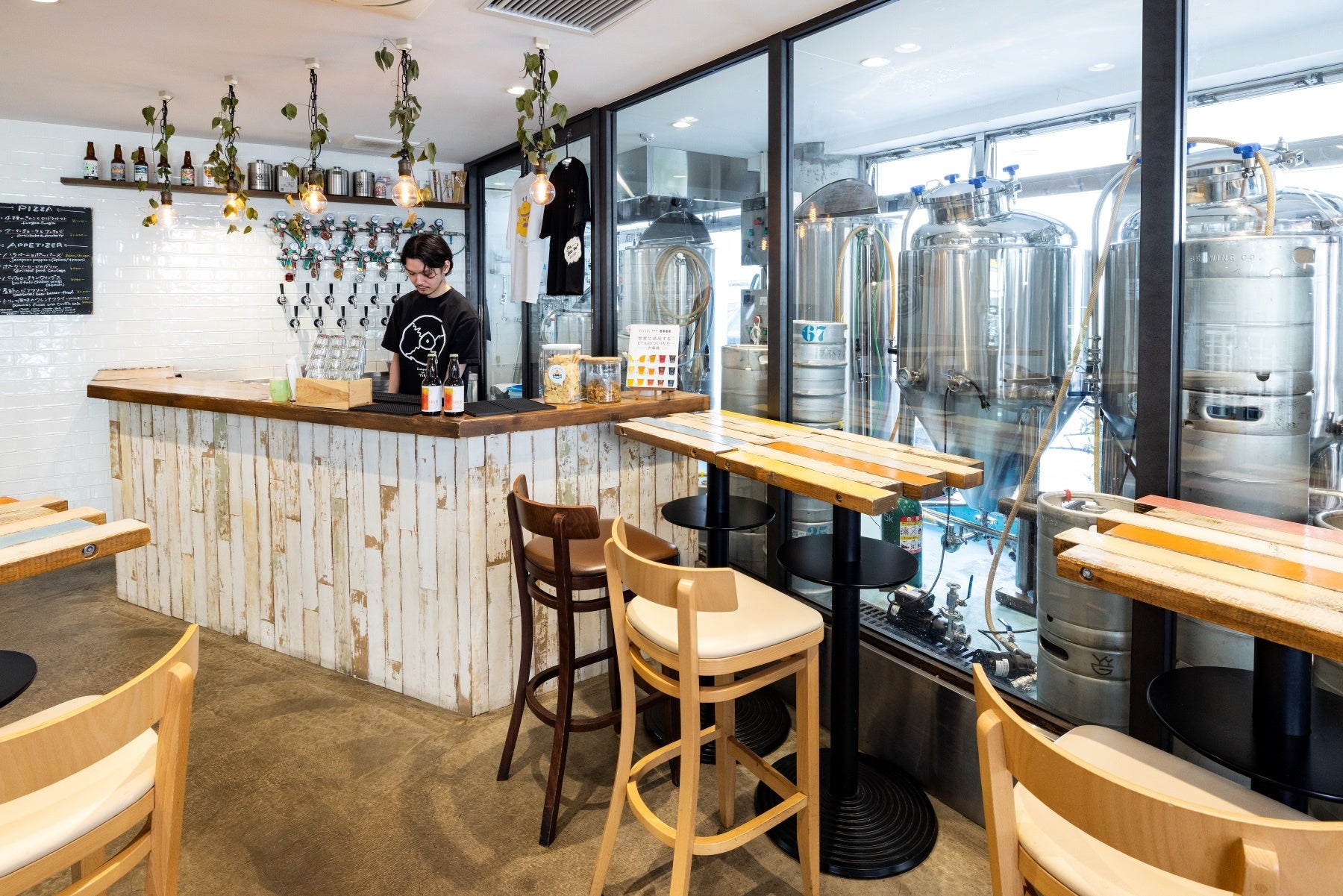 Y.Y.G. Brewery & Beer Kitchen店内。7階はより広いスペースが！