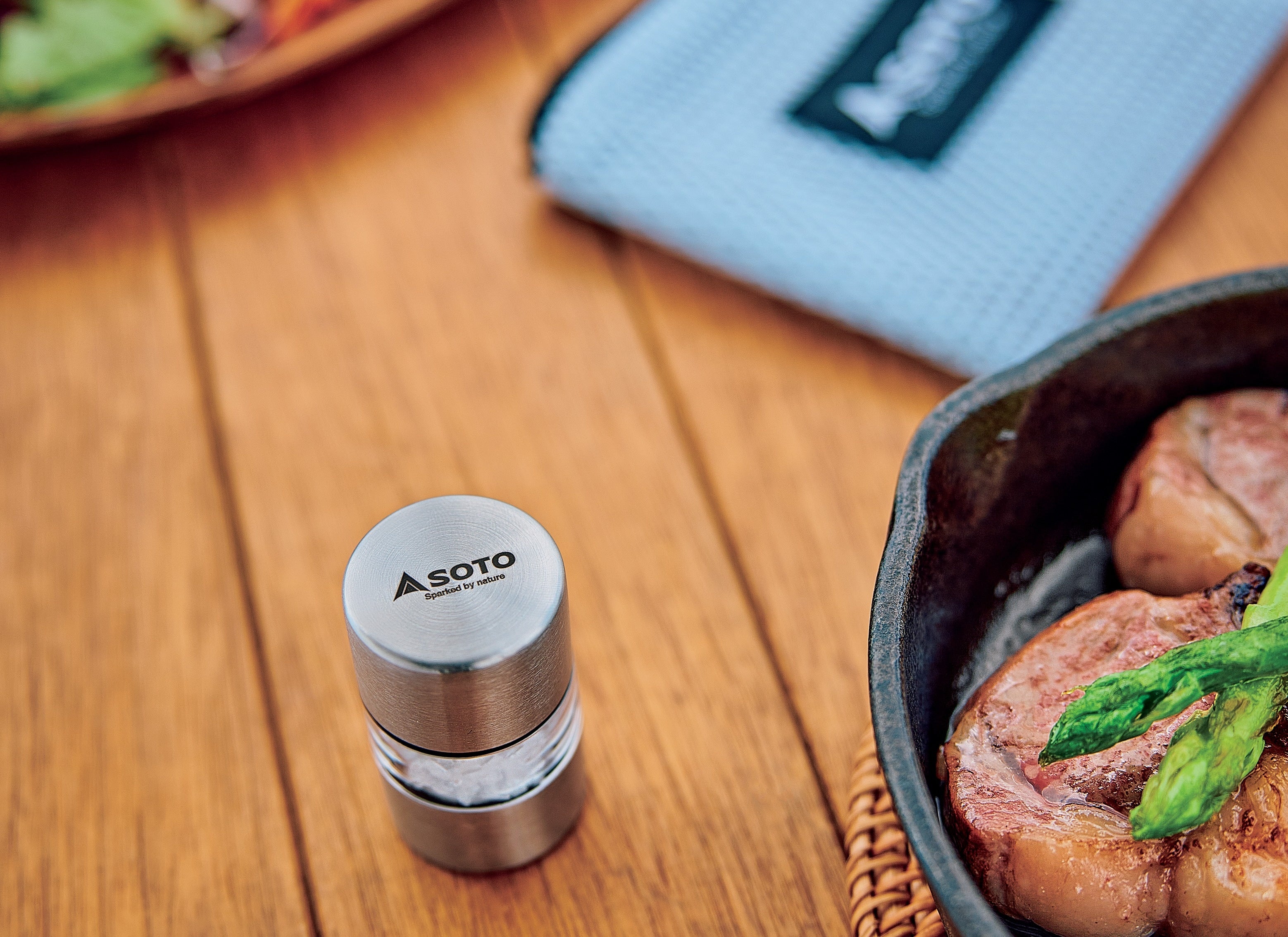 BE-PAL最新号の特別付録は、SOTO × BE-PAL『ミニCAMPミル＆ポーチ