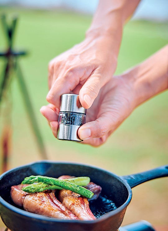 BE-PAL最新号の特別付録は、SOTO × BE-PAL『ミニCAMPミル＆ポーチ