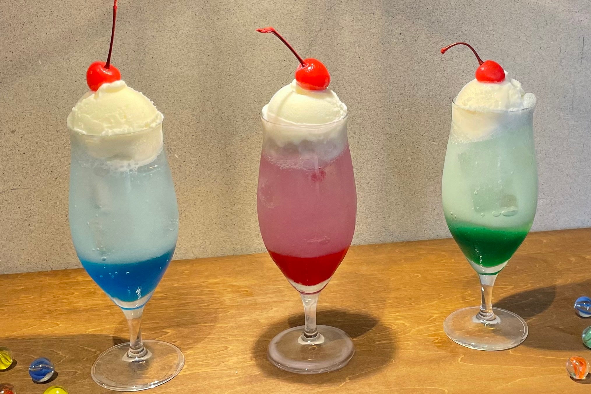 レトロな見た目がかわいい！夏にぴったりな色鮮やかな大人のクリーム