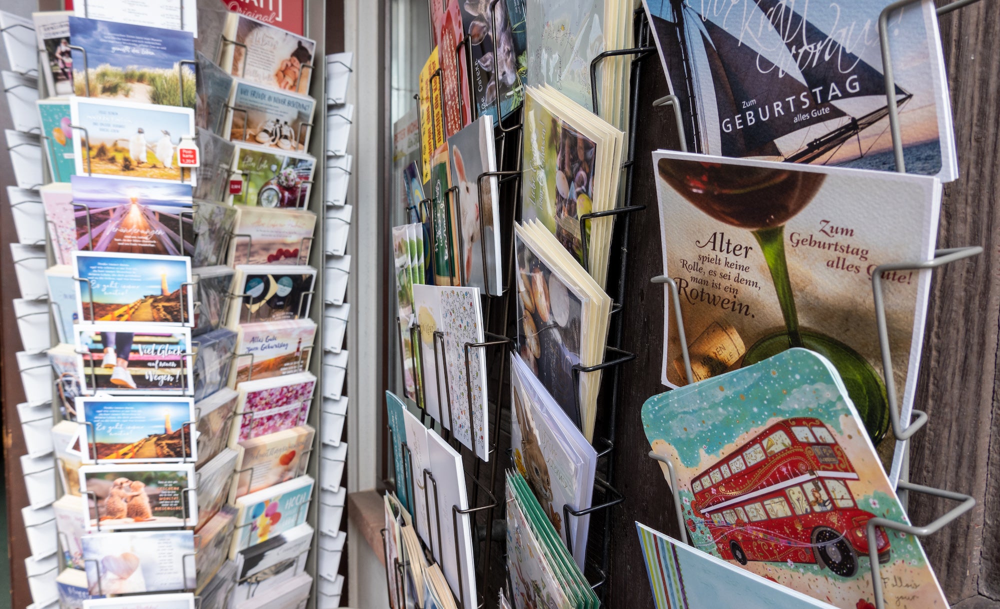 グリーティングカードを展示する什器