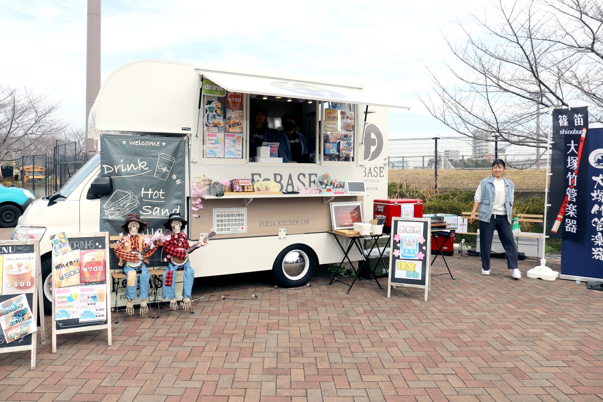 キッチンカー「F+BASE」