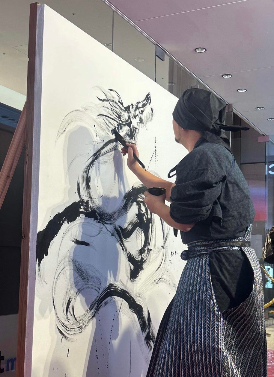 【大阪・難波】「キャプション by Hyatt なんば 大阪」開業1周年!御歌頭氏による圧巻の墨絵ライブペインティングイベント開催!