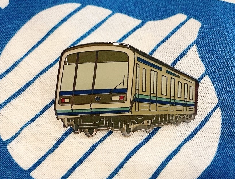 先着プレゼントイメージ（車両ピンバッチ）